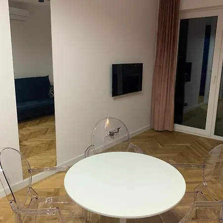 Mokotow Tasmowa * Varsovie